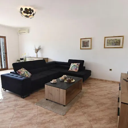 Quiet Flat In Donji Picudo Near Umag