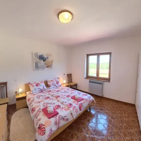 Quiet Flat In Donji Picudo Near Umag Daire
